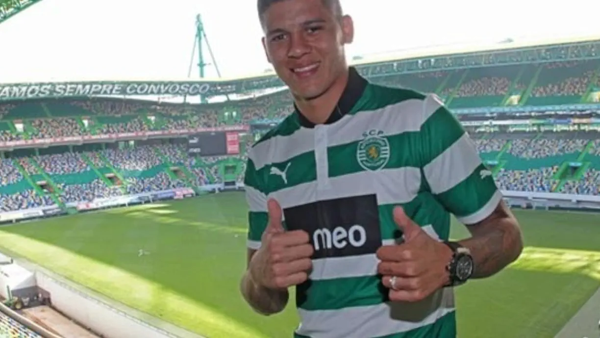 Marcos Rojo chegou ao Sporting na época 2012/13, tendo esta ficado negativamente marcada pela passagem de quatro treinadores pelo Clube