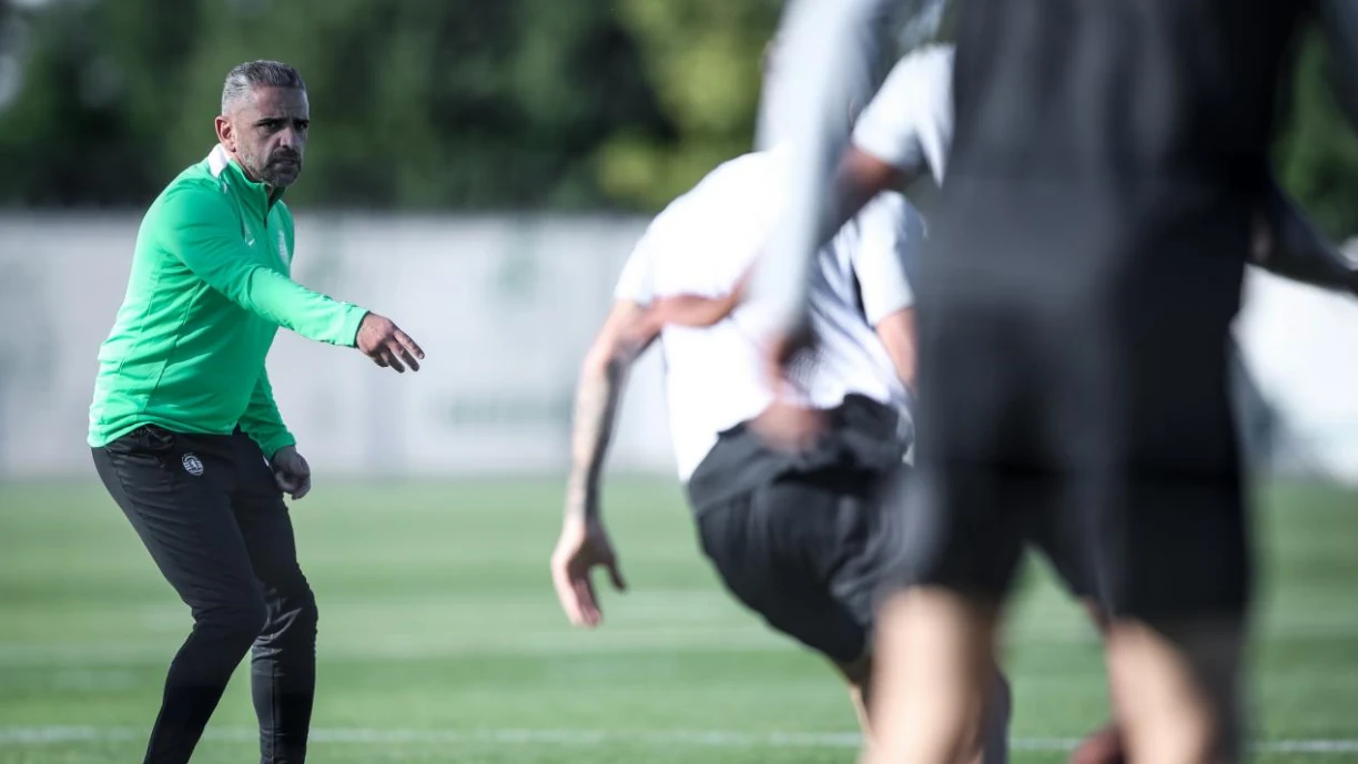 Jogador do Sporting teve traumatismo e foi baixa no treino para Rui Borges