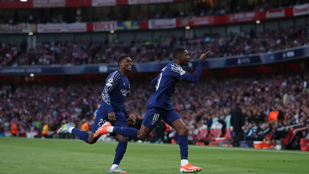 Nuno Mendes pôs Bukayo Saka 'no bolso' durante o Arsenal - PSG da Liga dos Campeões e já reagiu ao resultado