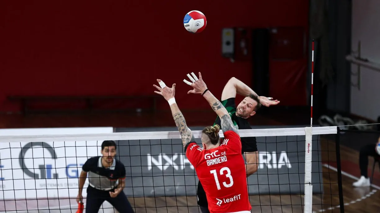 Acompanhe aqui todas as emoções do duelo entre Benfica e Sporting, válido para o terceiro encontro da final da Liga UNA Seguros 2024/2025