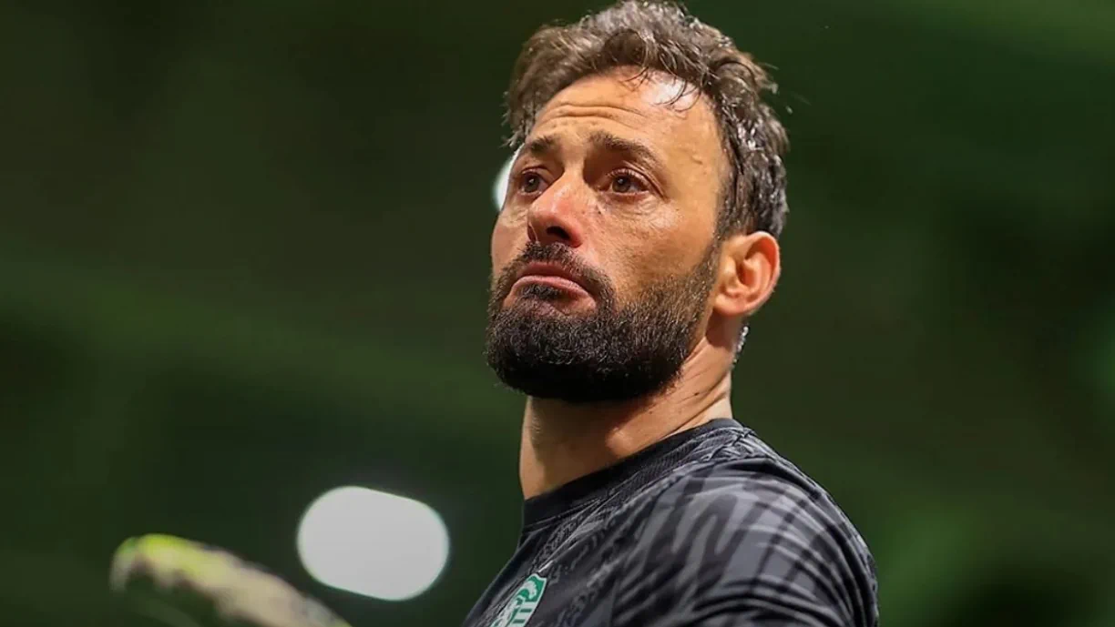 Pela equipa principal do Sporting, Beto Pimparel realizou nove encontros, todos eles na temporada 2016/17