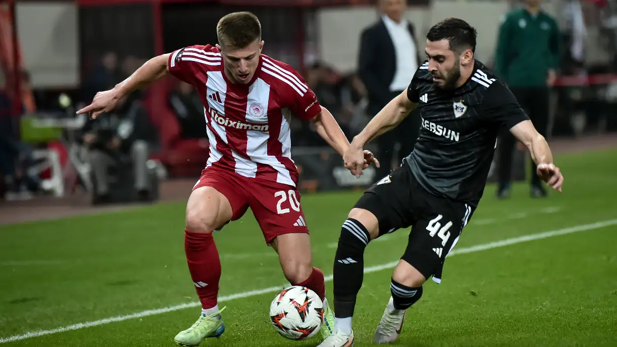 Costinha, jogador português que alinha no Olympiacos, avaliou a possível chegada do futebolista que tem estado na rota do Sporting para 2025/2026