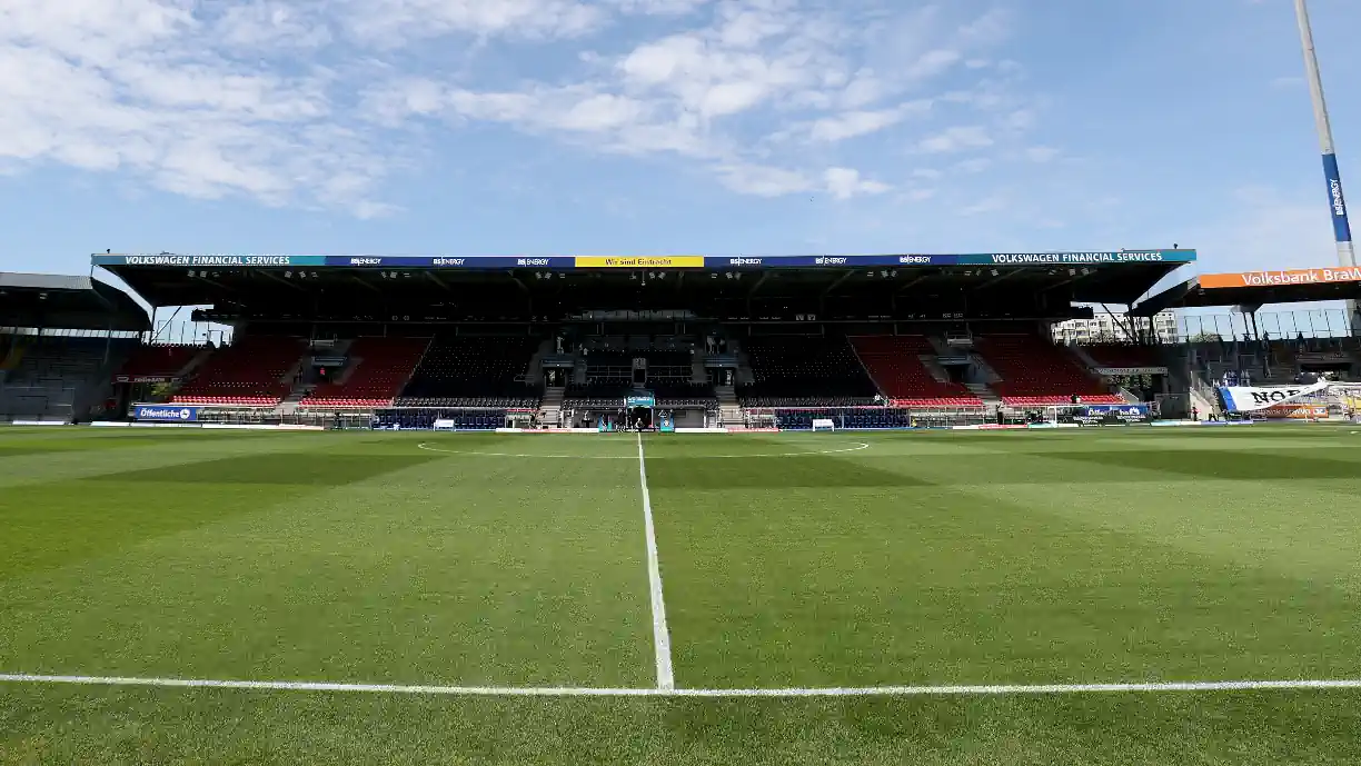 Futebol na TV: Eintracht Braunschweig e 1. FC Saarbrücken decidem, esta quarta-feira, o acesso ao segundo escalão alemão