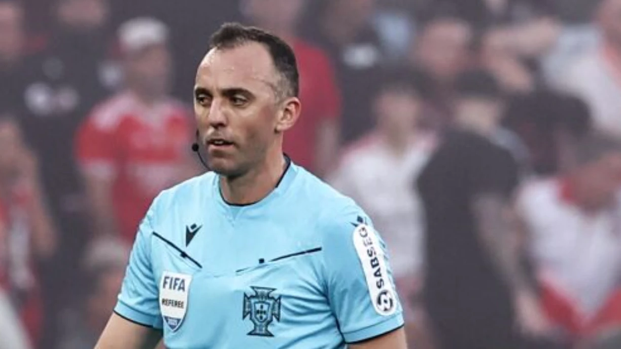 Ex treinador do Sporting indignado com atuação de João Pinheiro: "Otamendi tinha de ser expulso"