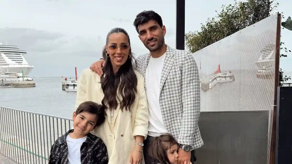 Companheira de Ricardo Esgaio derrete fãs (vídeo)