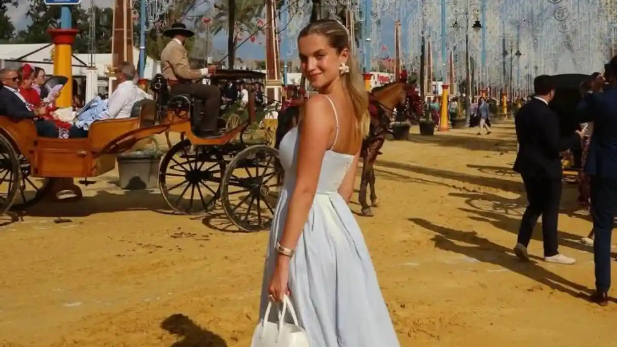 Júlia Palha, de 26 anos, é uma das caras conhecidas da estação de Paço de Arcos mais acarinhadas pelo público português 