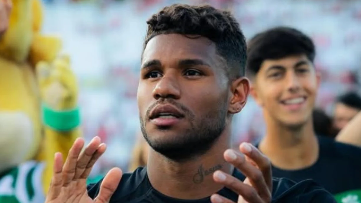 Ex líder da MAG do Sporting sai em defesa de Matheus Reis e atira-se às quedas para o chão dos jogadores do Benfica, quando venciam por 1-0