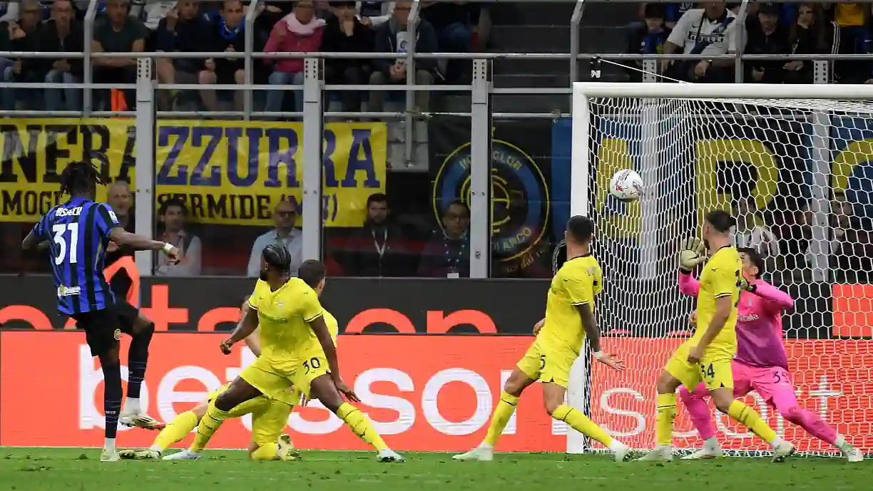 Futebolista que passou pelas camadas jovens do Sporting começou de início na partida entre Inter e Lazio abandonou duelo aos 65 minutos