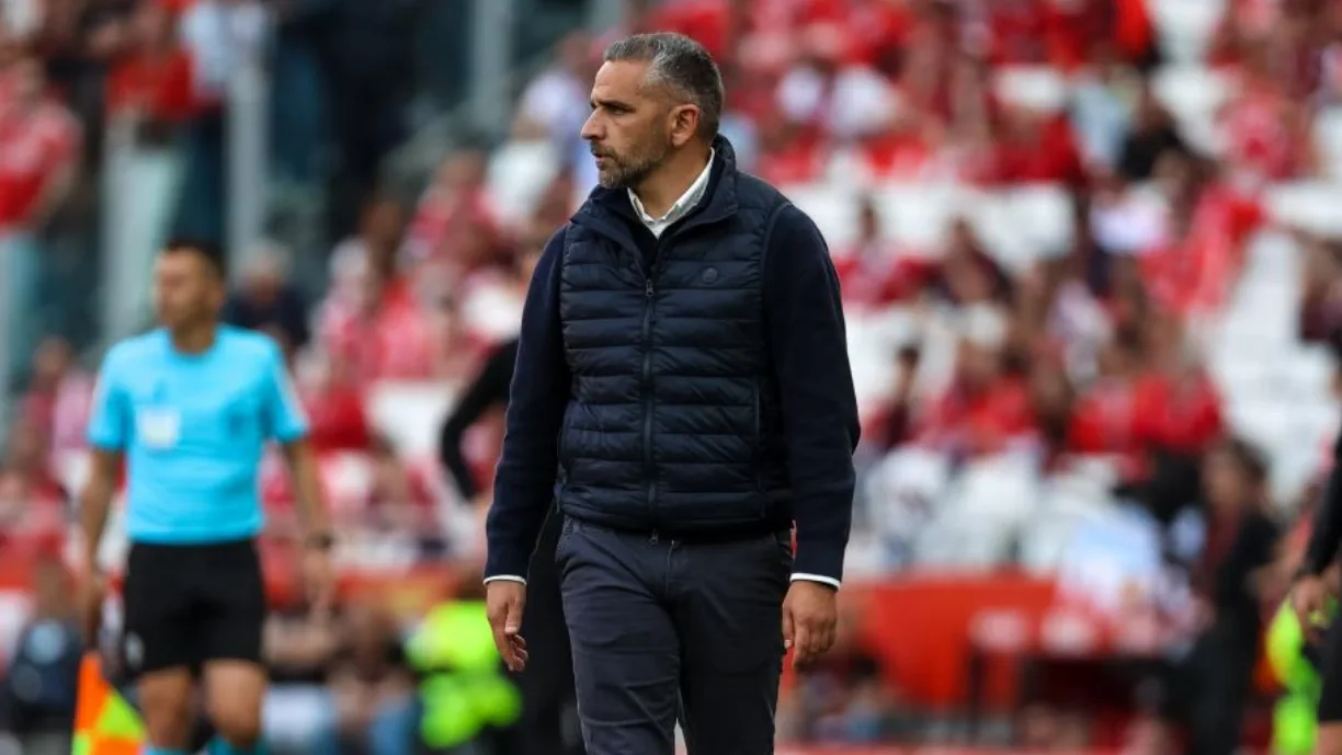 Na sequência das palavras proferidas sobre atletas do Vitória de Guimarães, conduta de Rui Borges, técnico do Sporting, é colocada em causa