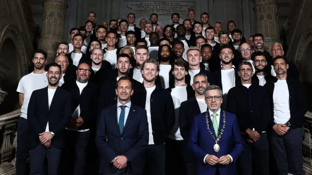Zeno Debast, jogador titular do Sporting, destacou o apoio dos Adeptos nas últimas horas, em declarações concedidas à Sporting TV