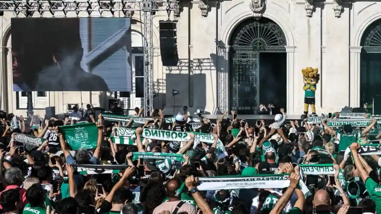 Equipa do Sporting foi homenageada pela autarquia lisboeta, esta segunda-feira, depois da conquista do bicampeonato