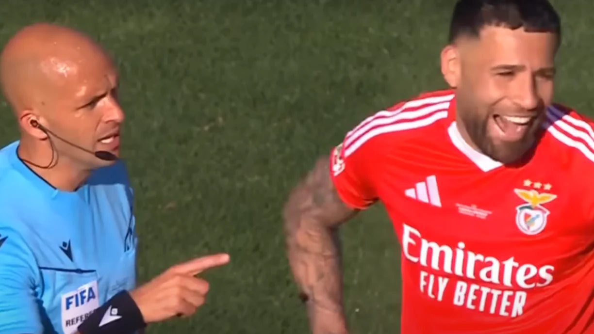 Nuno Santos leu tweets de Nicolás Otamendi no autocarro do Sporting e fartou-se de gozar com capitão do Benfica