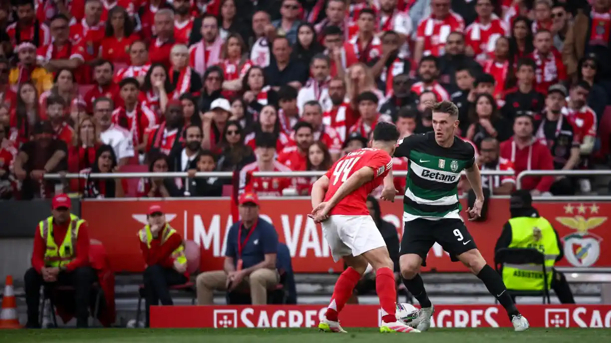 Campeão nacional não ficou decidido, uma vez que Benfica e Sporting empataram a uma bola no Estádio da Luz, em jogo da 33.ª jornada da Liga
