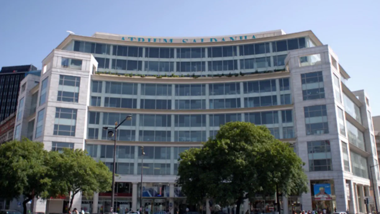 Atrium Saldanha é um dos principais centros comerciais de Lisboa; Edifício foi evacuado por causa de um incêndio