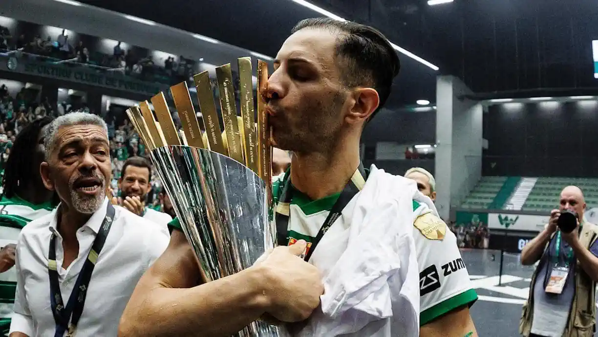 Pelo Sporting, Cardinal conquistou duas Ligas dos Campeões, cinco Campeonatos Nacionais, cinco Taças de Portugal, cinco Supertaças e uma Taça da Liga