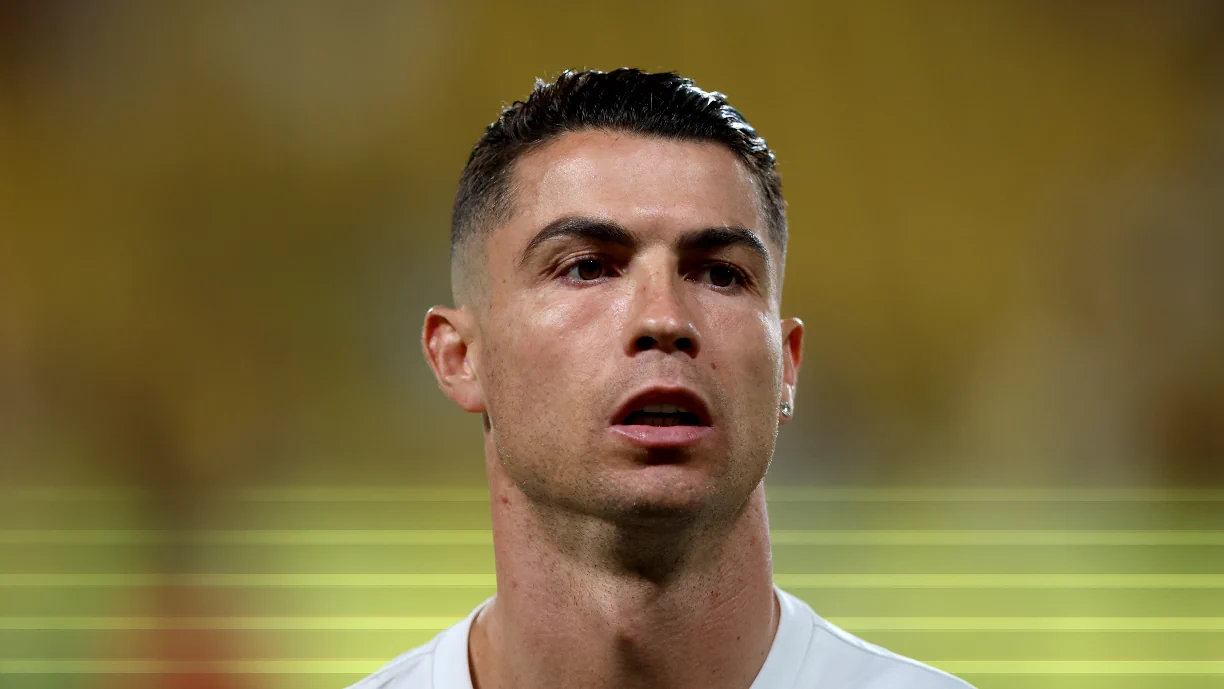 Jhon Durán pode estar de saída do Al Nassr de Cristiano Ronaldo para assinar pelo Fenerbahçe. Fotografia de Yasser Bakhsh/Getty Images
