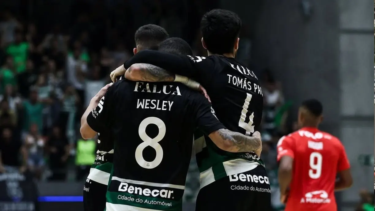 Jogador de futsal do Benfica pede desculpa após perder com Sporting: "Envergonhado"