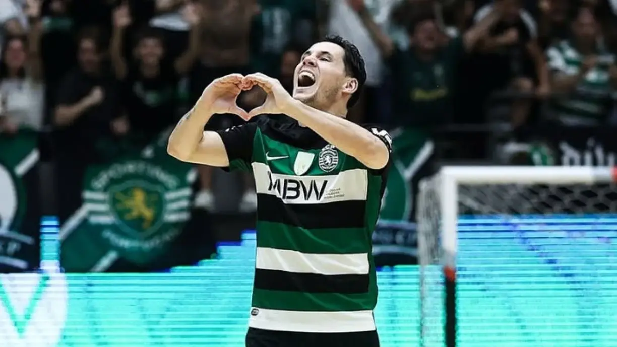 Alex Merlim foi um dos jogadores do Sporting que reagiram ao triunfo sobre o Benfica, por 3-1, no jogo 3 da final do playoff da Liga Placard de futsal