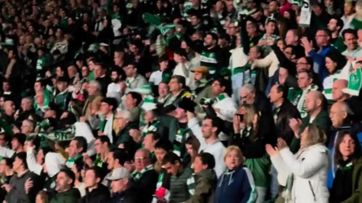 Adeptos do Sporting celebraram a terceira vitória consecutiva sobre o Benfica, tendo a mesma garantido a conquista do campeonato e do Grand Slam