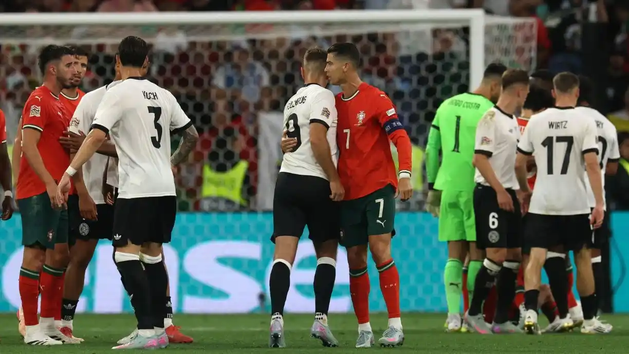 Titular da Alemanha perdeu com Portugal e depois declarou-se... a Cristiano Ronaldo