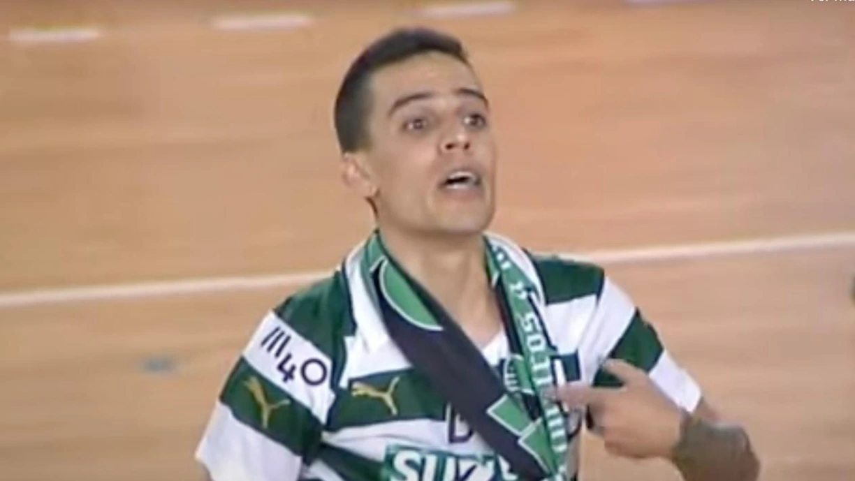 Em seis épocas ao serviço do Sporting, Divanei festejou cinco Campeonatos Nacionais, três Taças de Portugal, três Supertaças e duas Taças