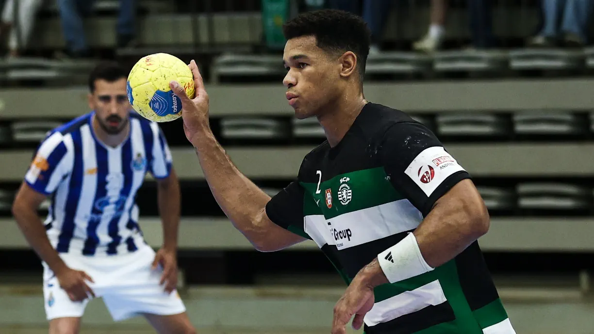 Apesar de terem estado em desvantagem ao intervalo, Sporting entrou com tudo para a segunda parte e vence Porto, erguendo a Taça de Portugal de Andebol