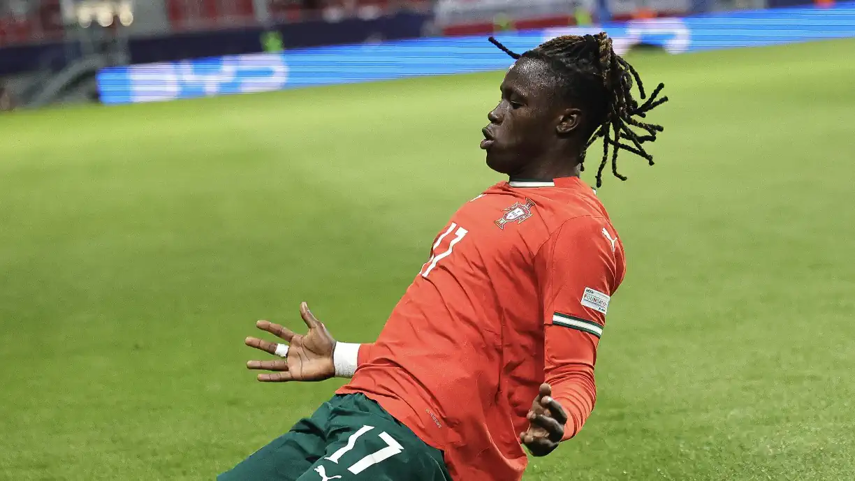 Geovany Quenda esteve em grande ao fazer dois golos e uma assistência na vitória do Portugal sobre a Polónia; Ala do Sporting em destaque