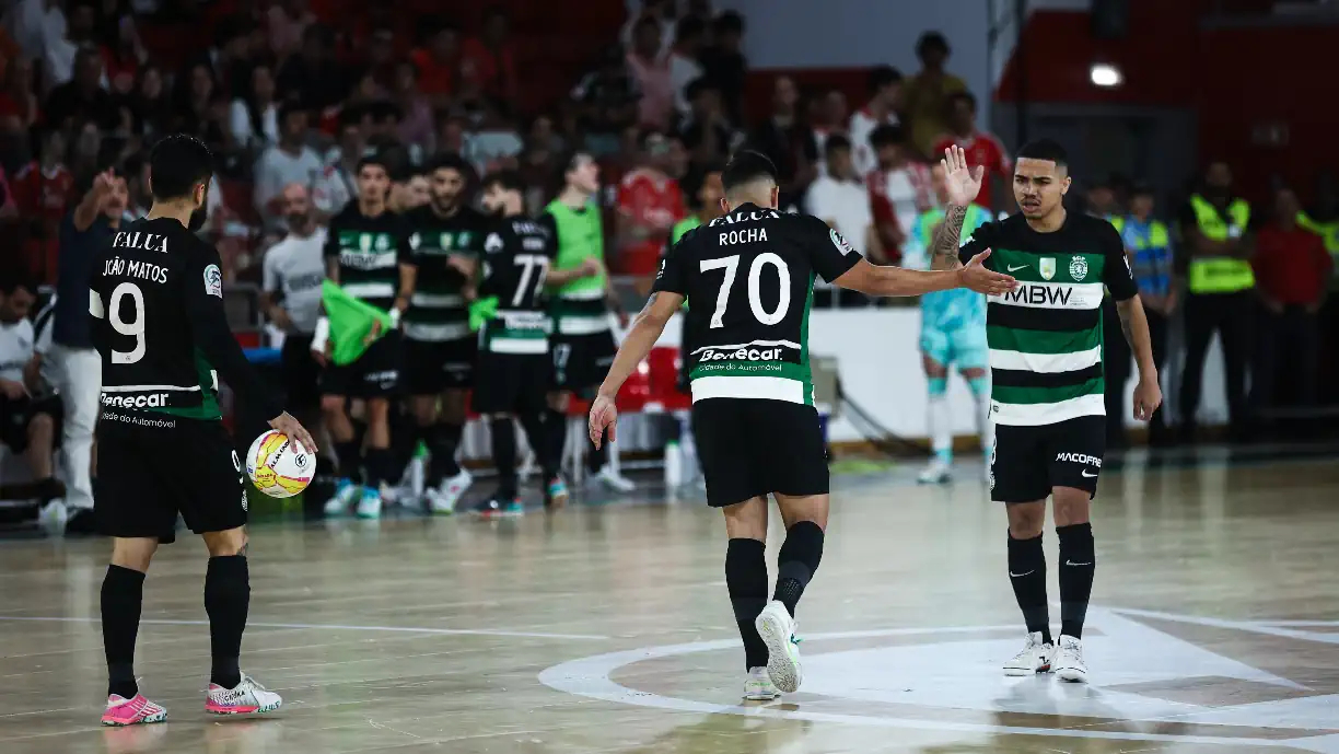 Após desaire no primeiro encontro nas grandes penalidades, futsal do Sporting foi ao reduto do Benfica e somou um triunfo precioso na luta pelo pentacampeonato