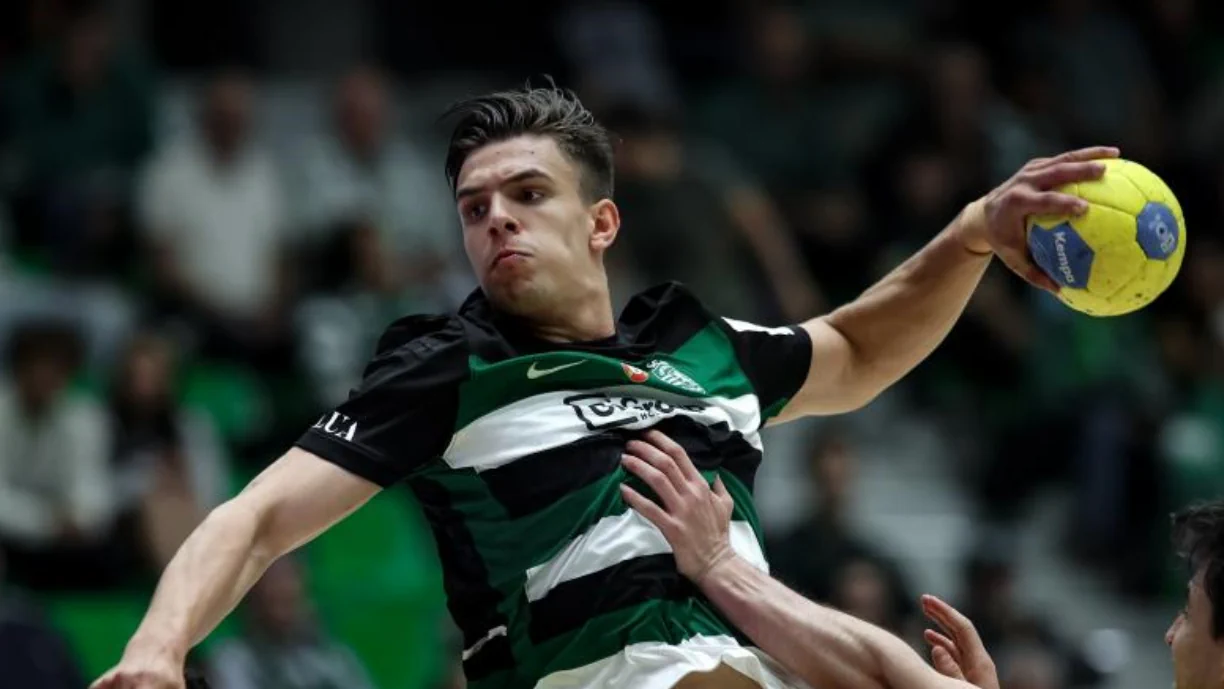 Acompanhe aqui todas as emoções da final da Taça de Portugal  de Andebol 2024/25, que vai colocar frente a frente Porto e Sporting