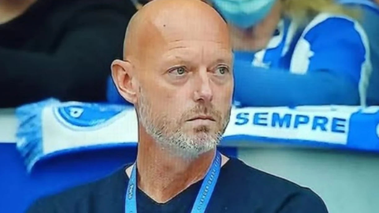 Magnus Andersson, técnico do Porto, não escondeu o desagrado por ter visto Sporting voltar a conquistar um troféu e indignou-se com as perguntas na flash