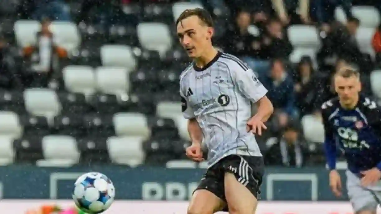 O Sporting está muito interessado em garantir os serviços de Marius Broholm, mas já sabe que conta com a concorrência do Benfica pelo avançado 