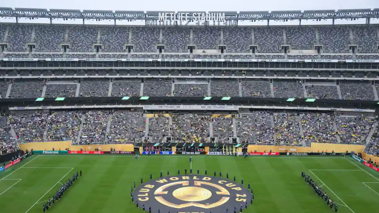Futebol na TV: O Metlife Stadium recebe, esta sexta-feira, o Benfica - Auckland City, em partida válida para o Mundial de Clubes