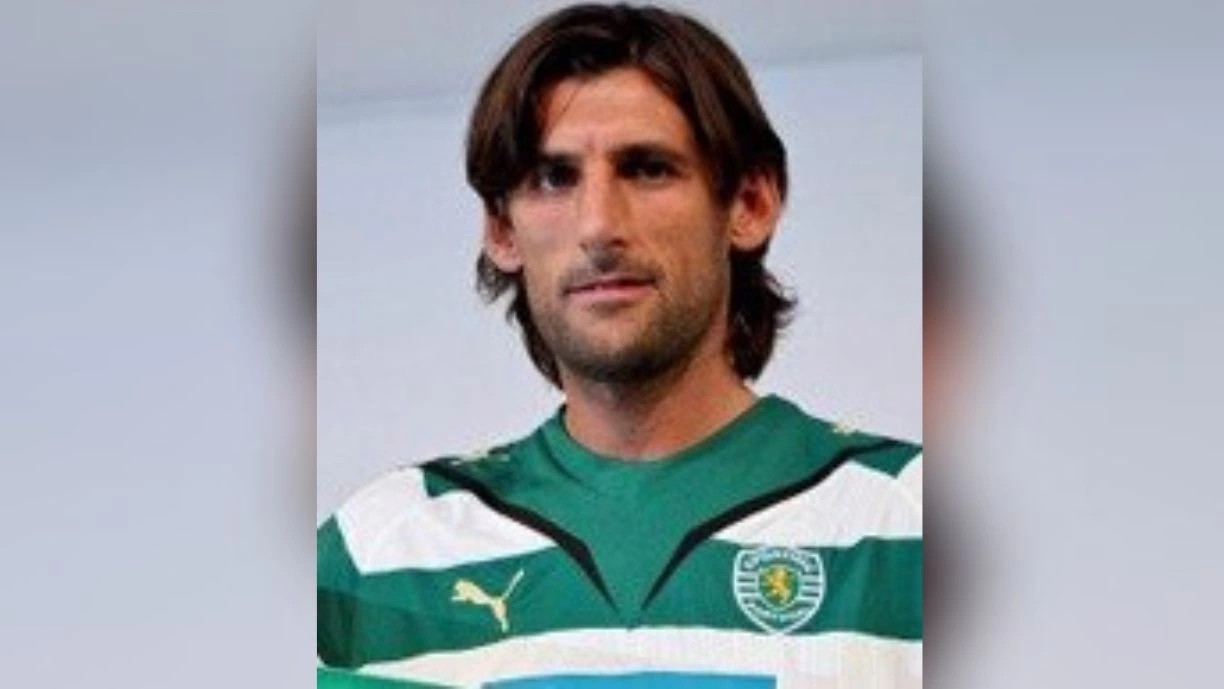 Miguel Angulo esteve ao serviço do Sporting durante a temporada 2009/10, onde apresentou um baixo nível de forma e só disputou oito partidas