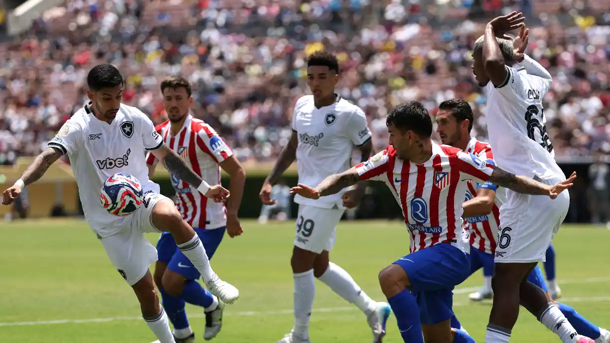 Golo tardio de Antoine Griezmann decidiu Atlético de Madrid - Botafogo, mas Samuel Lino, alvo do Sporting, está fora do Mundial de Clubes