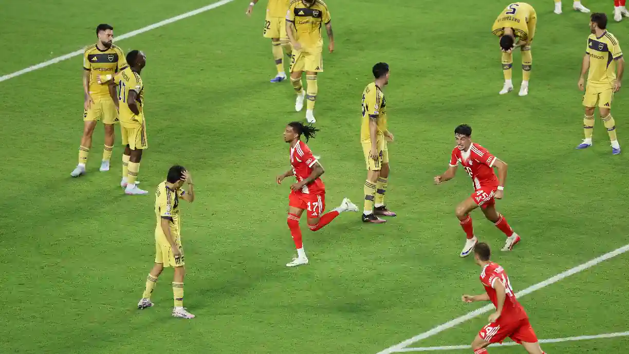 Michael Olise decidiu Bayern - Boca Juniors com golo aos 84', com João Palhinha e Marcos Rojo, ex Sporting, a não saírem do banco
