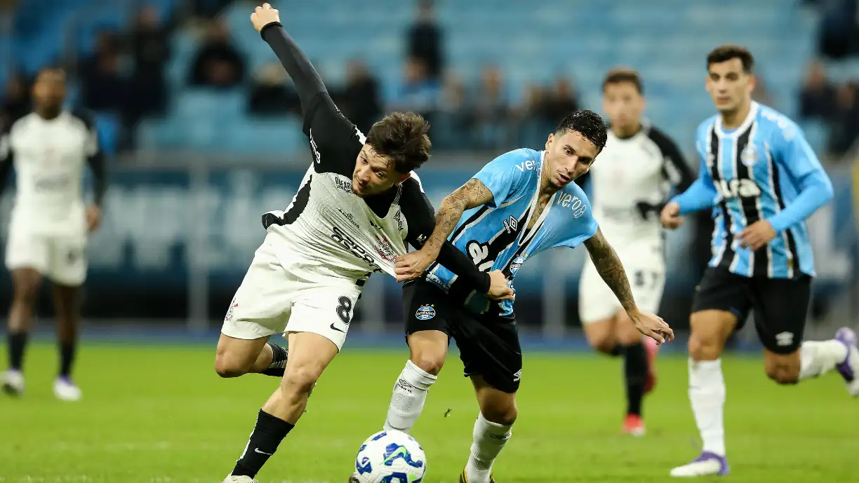 Grêmio - Corinthians terminou empatado (1-1) e Breno Bidon, médio apontado ao Sporting, marcou golaço de fora da área