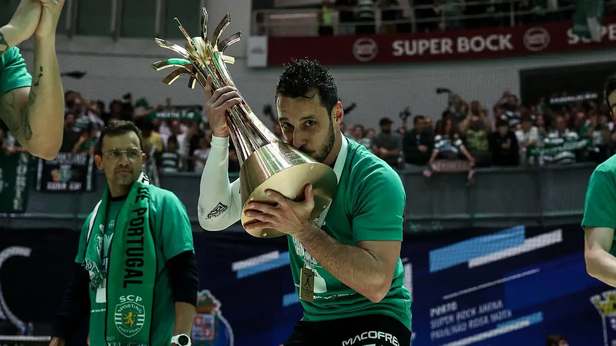 Pelo Sporting, Toni Pérez conquistou três Ligas dos Campeões, duas Taças Continentais, dois Campeonatos Nacionais e uma Taça de Portugal