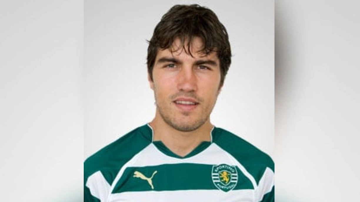 Zapater esteve apenas uma época ao serviço do Sporting, em 2010/11, tendo apontado quatro golos em 34 partidas com o símbolo do leão ao peito