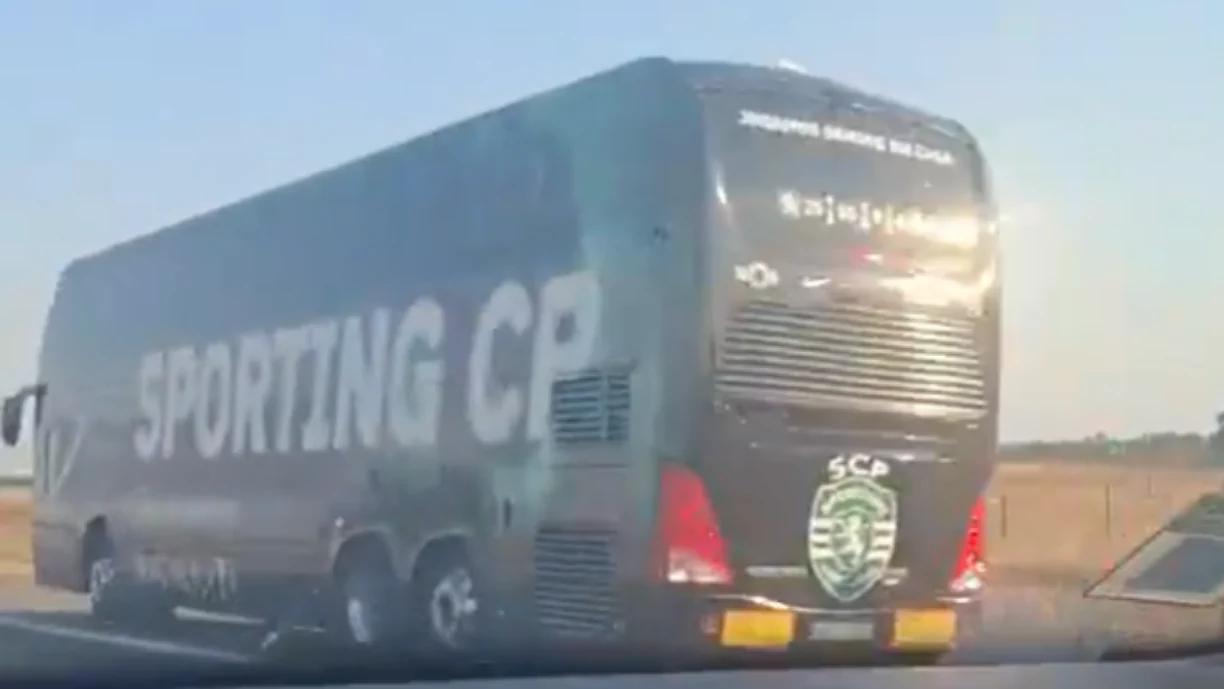 Percalço adiou a chegada do autocarro do Sporting à Herdade dos Salgados, local onde os leões vão pernoitar na véspera do dérbi frente ao Benfica