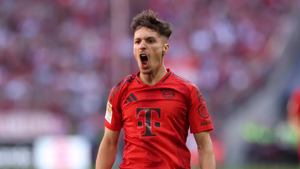 Fechado! Bayern de Munique empresta Bryan Zaragoza... mas não ao Sporting