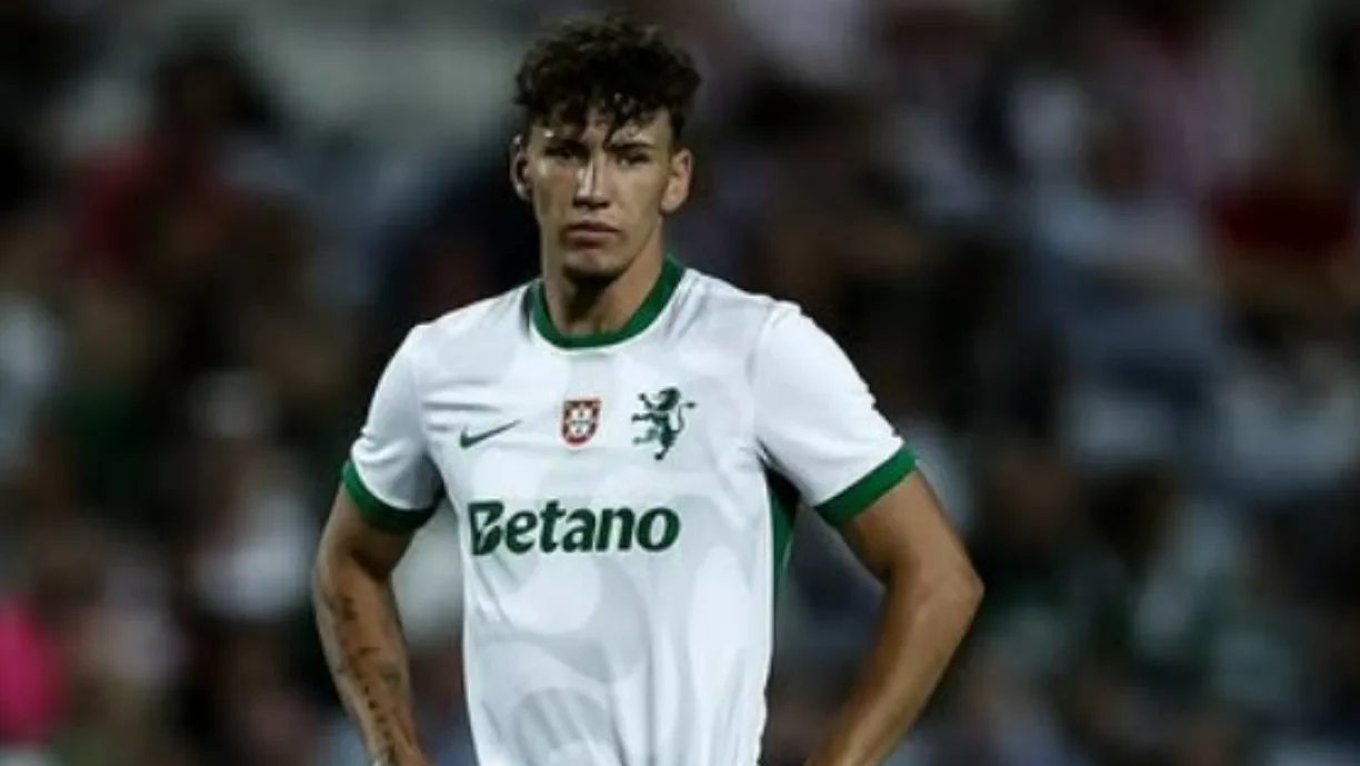 Diogo Travassos com muitos motivos para sorrir, apesar de ter sido pouco utilizado na pré-temporada do Sporting