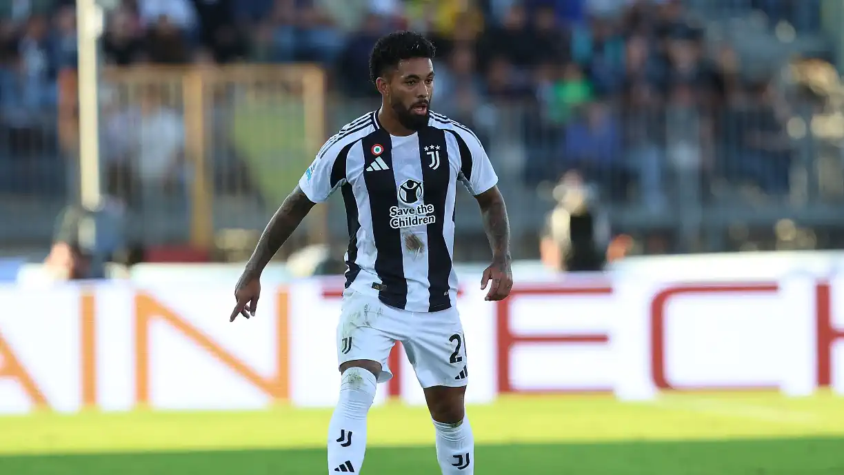Juventus 'oferece' Douglas Luiz ao Sporting; Leões já responderam