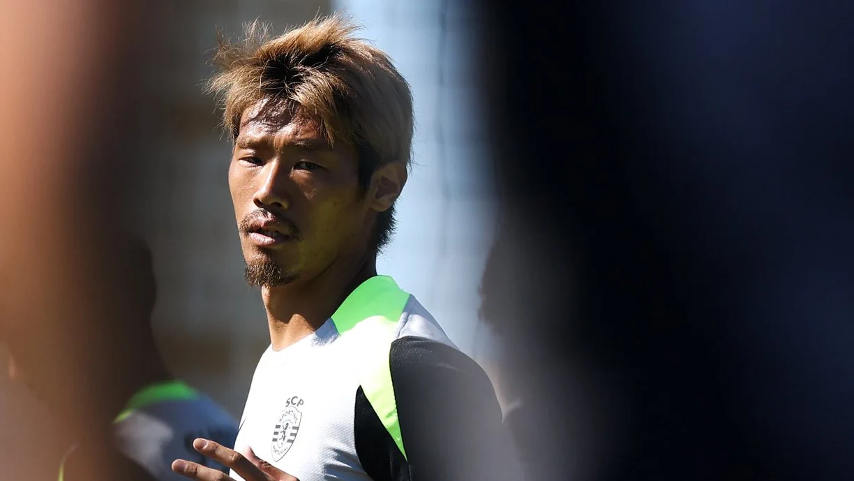 Besiktas viajou até Lisboa para negociar Hidemasa Morita, mas Sporting deu nega aos turcos e quer renovar com o médio
