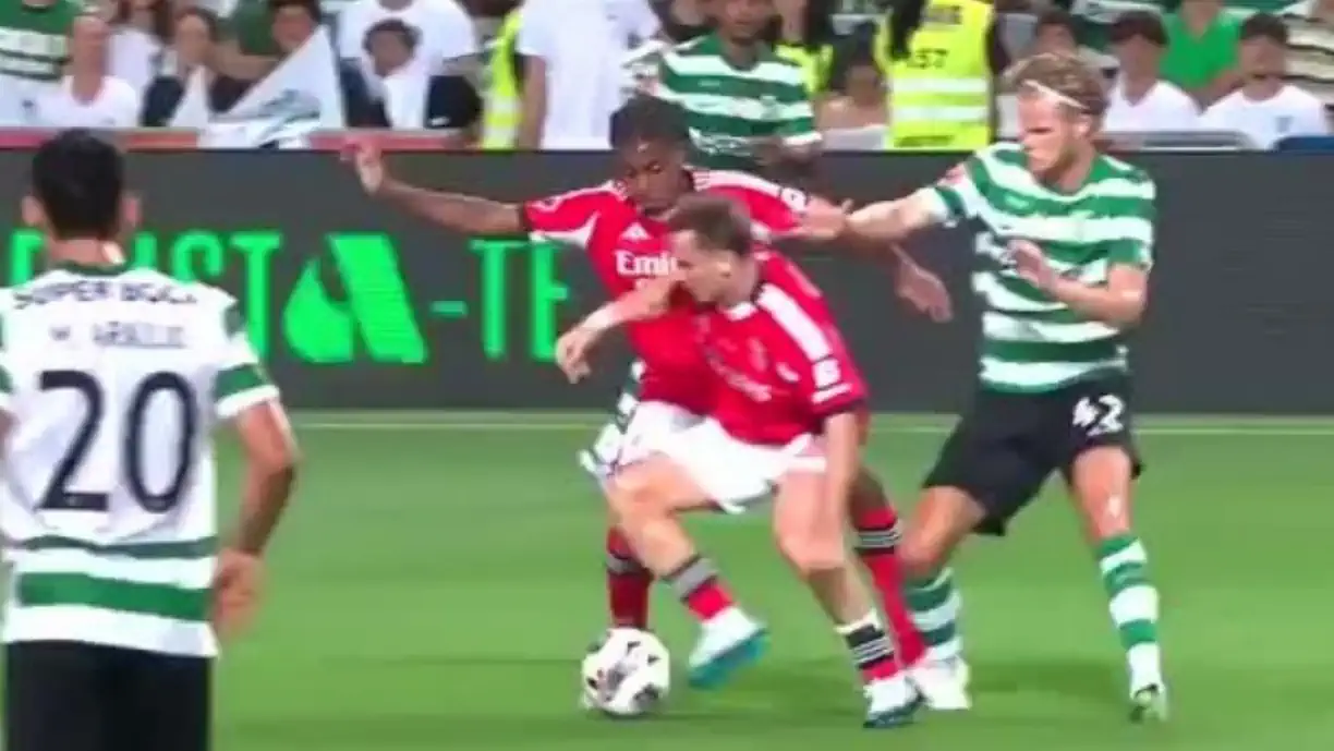 Morten Hjulmand sobre uma entrada duríssima por parte de Leandro Barreiro durante o Sporting - Benfica
