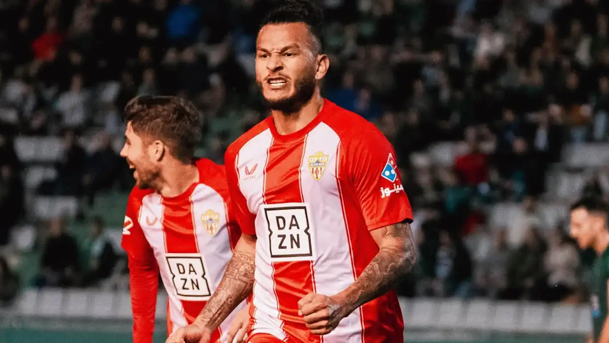 Sporting continua a conversar com o Almería por Luis Suárez, mas ainda não há acordo relativamente ao valor variável
