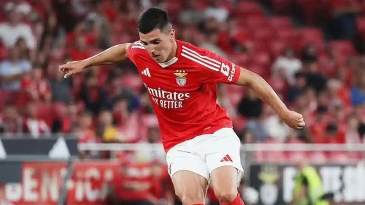 Oficial! Sporting tentou Martim Neto e Benfica cedeu médio a custo zero