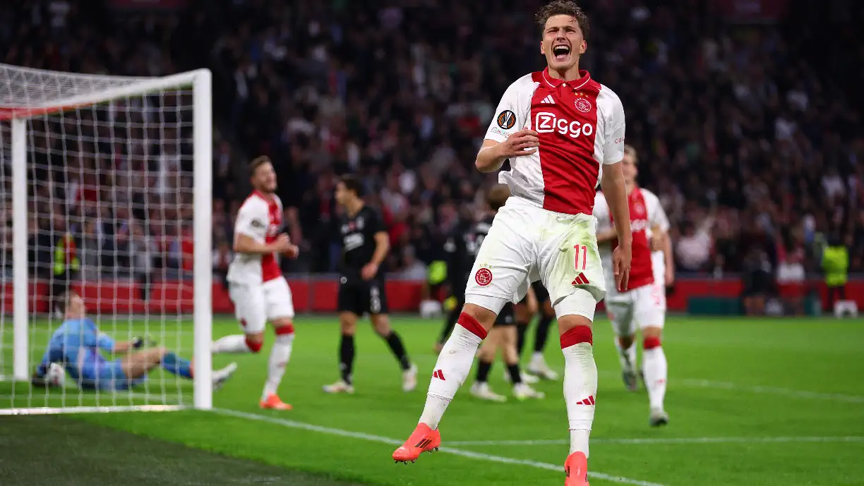 Mika Godts interessa ao Sporting; Jogador do Ajax apontado aos leões