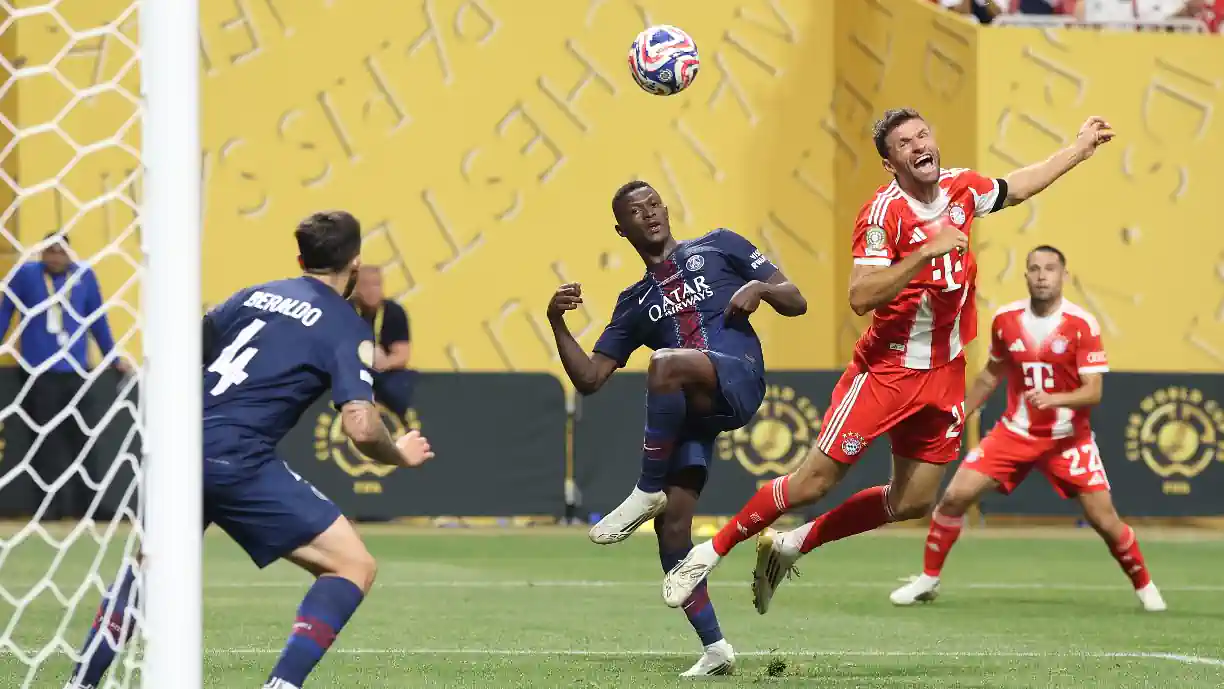 Colega de ex Sporting João Palhinha sofre lesão arrepiante no PSG - Bayern