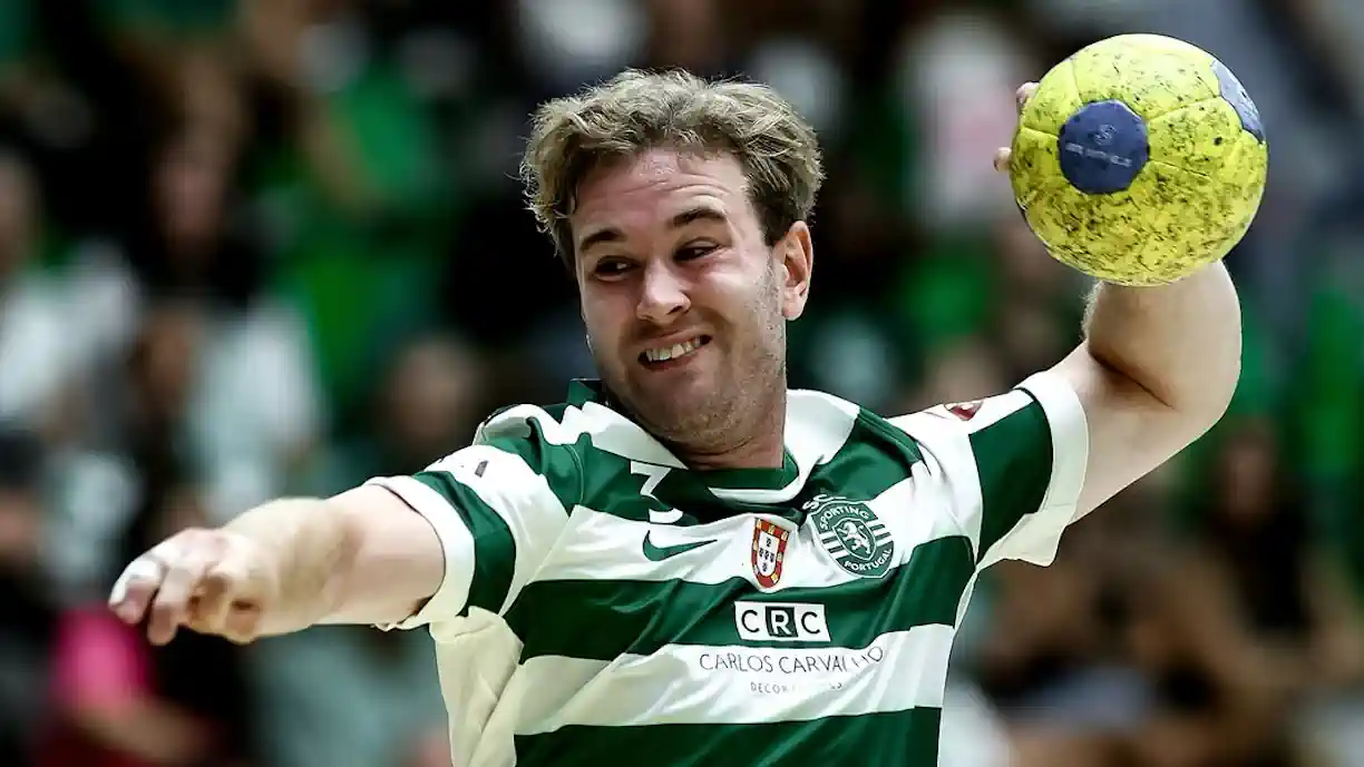 Acompanhe aqui todas as emoções do Sporting - Ademar León, de acesso à final da Supertaça Ibérica, que coloca frente a frente leões e espanhóis