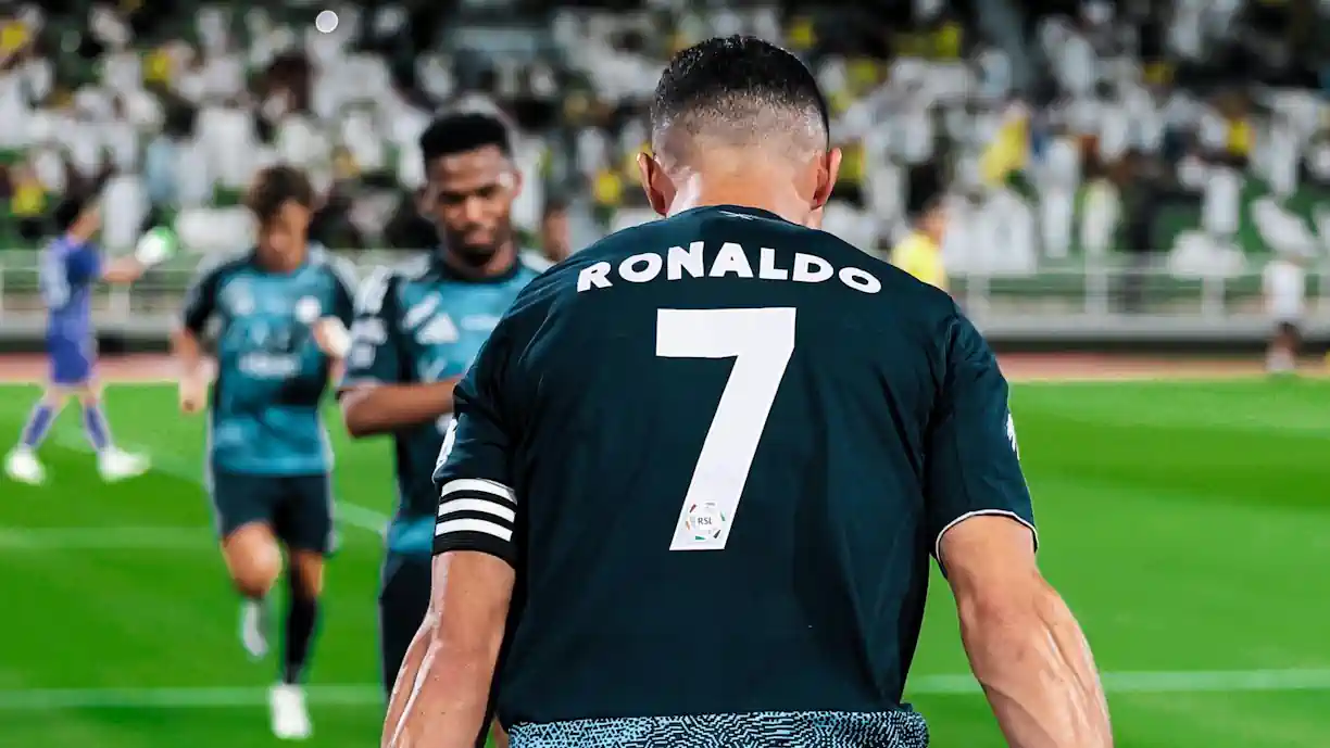 Futebolista tinha contrato com o Benfica até 2027, mas prepara-se para seguir pisadas de Cristiano Ronaldo rumo à Arábia Saudita